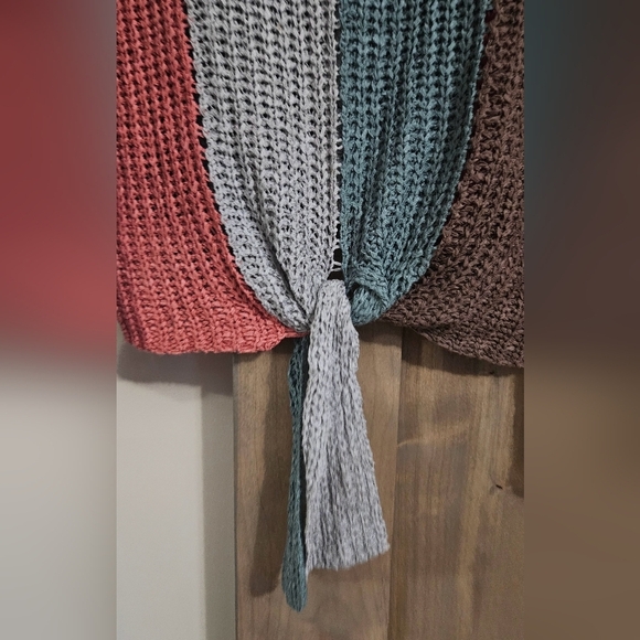 DAVI & DANI Colorblock oversized lightweight knit sweater. Size small - Picture 3 of 8